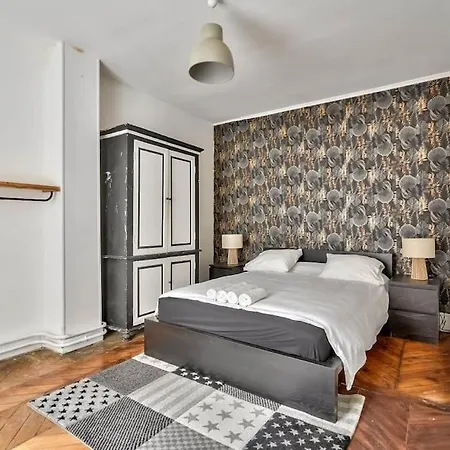 Semesterbostad Stunning House With Garden 1 Minute From The Metro Paris
