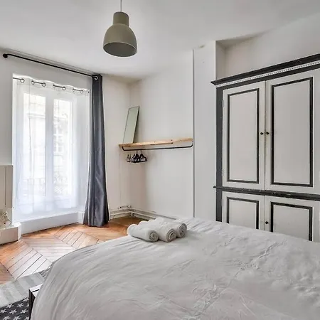Semesterbostad Stunning House With Garden 1 Minute From The Metro
