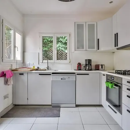 Semesterbostad Stunning House With Garden 1 Minute From The Metro Paris